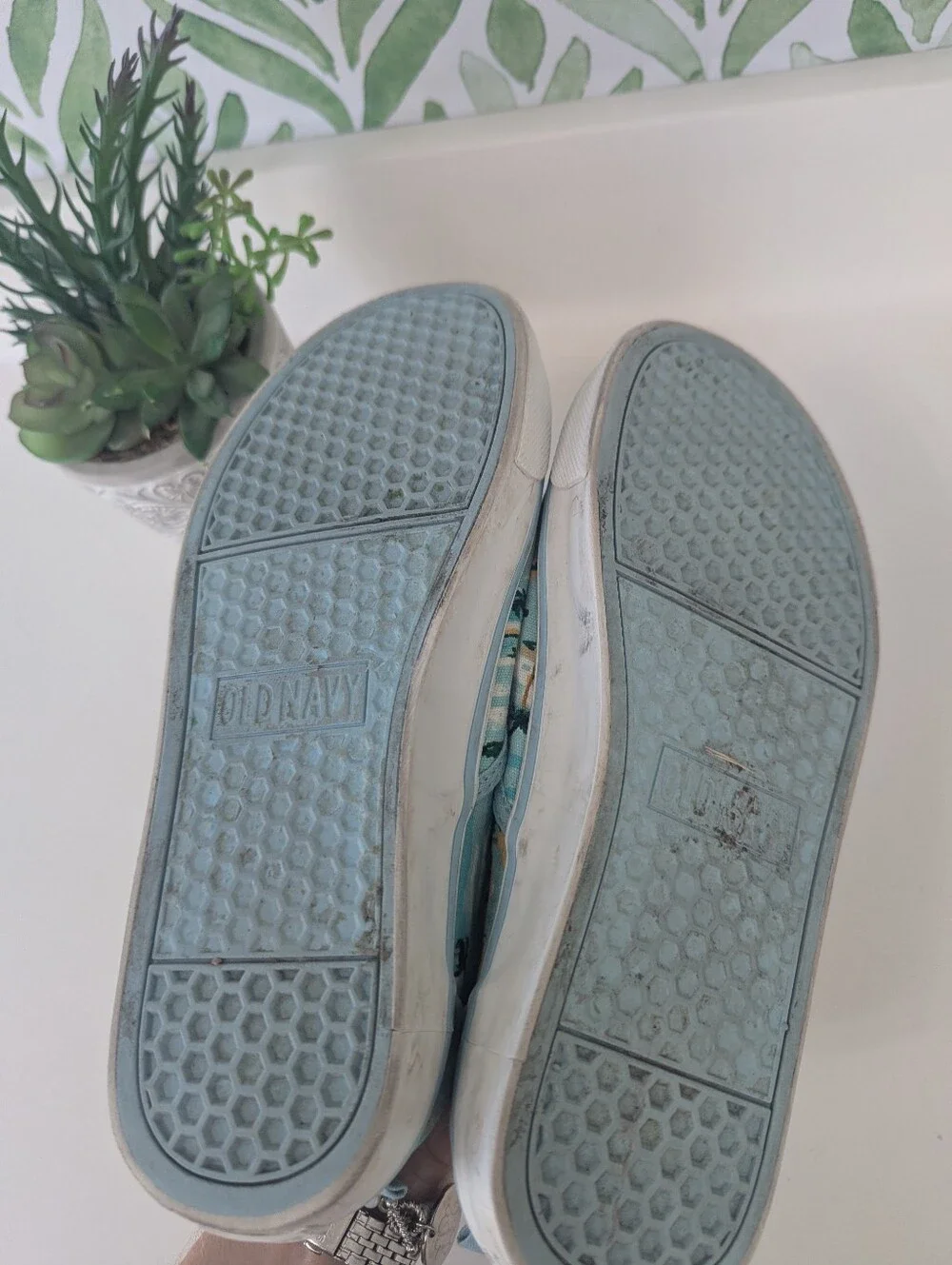 Old Navy tropical slip-on sneakers Bright blue beach print Palm trees, islands 6
